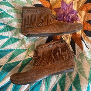 Minnetonka Vintage Zip Back Ankle Boot Size 8